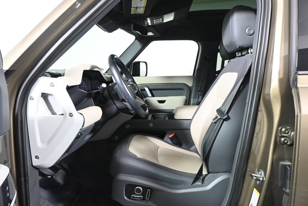 Used 2023 Land Rover Defender 130 X-Dynamic SE AWD/4WD image 3