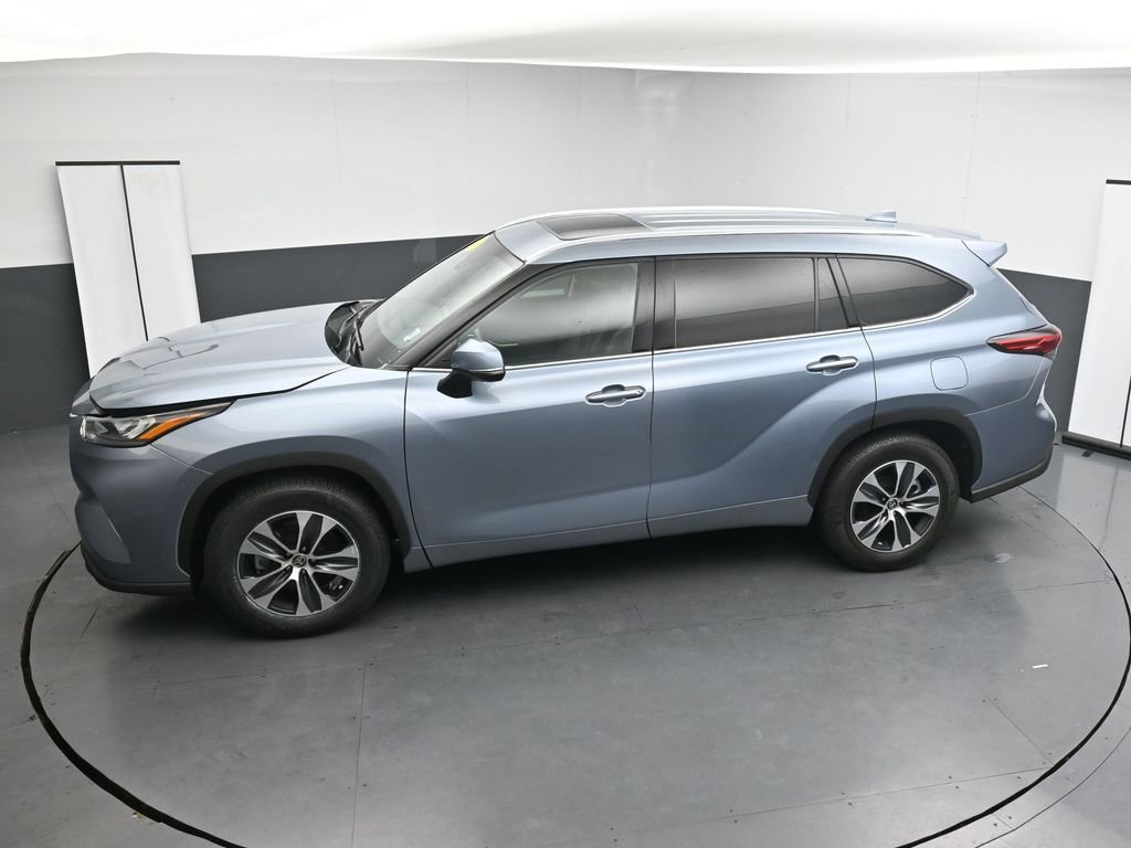 Used 2020 Toyota Highlander XLE FWD image 24