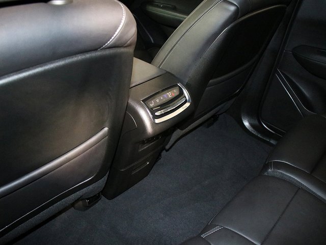 Used 2023 Cadillac XT6 Luxury image 16