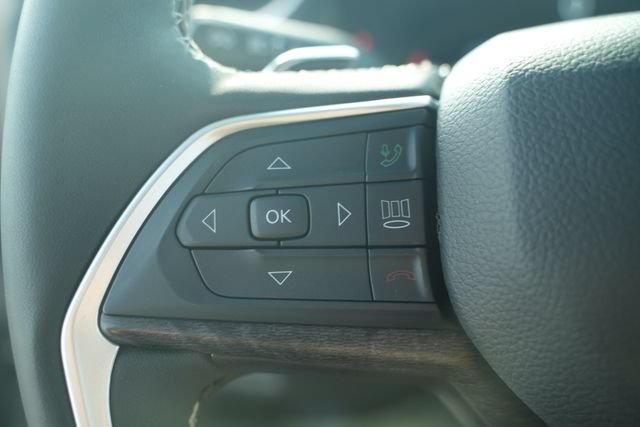 Used 2023 Jeep Grand Cherokee L Limited AWD/4WD image 36