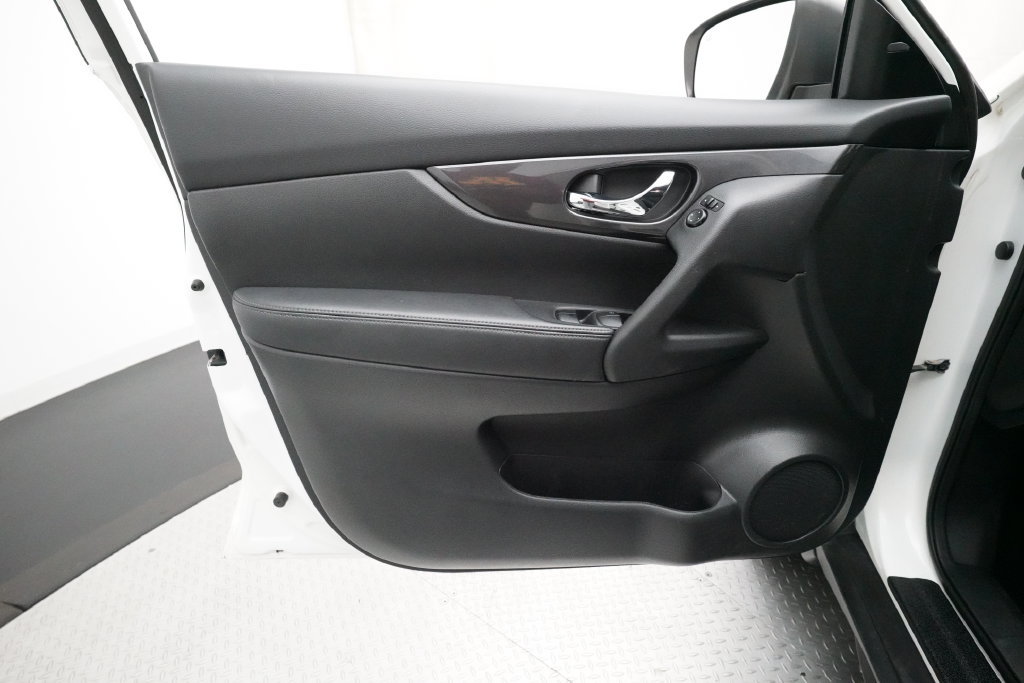 Used 2020 Nissan Rogue SV AWD/4WD image 26