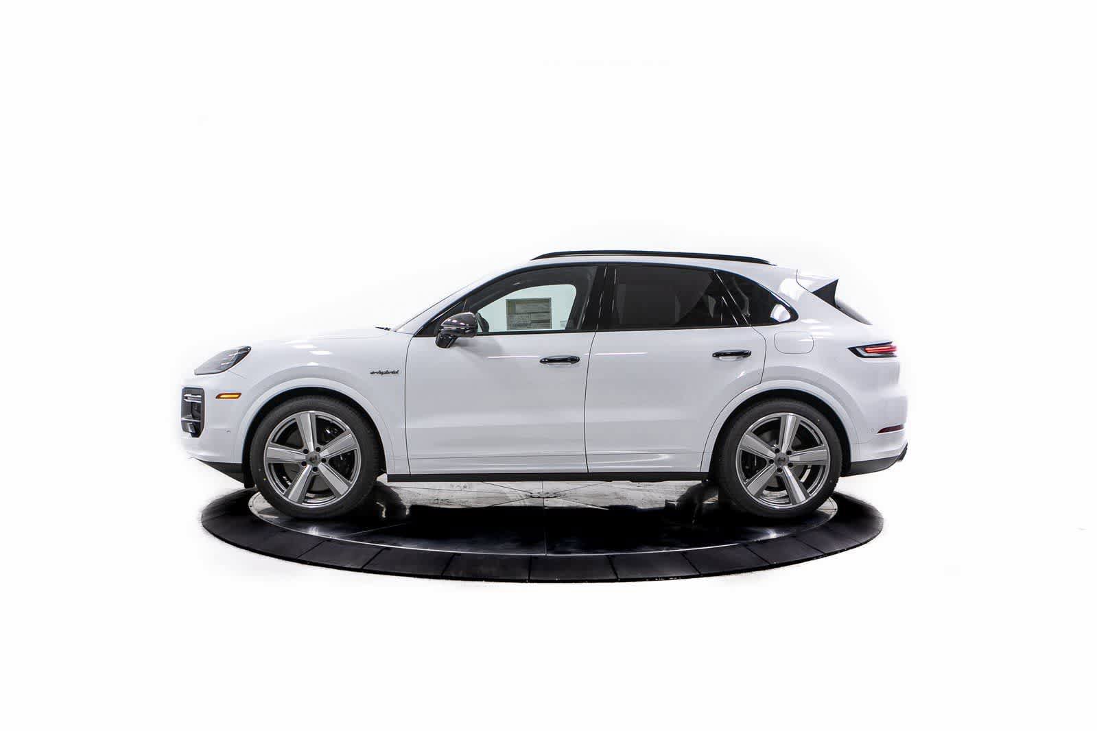 New 2026 Porsche Cayenne Turbo image 2