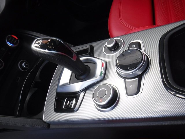 Used 2024 Alfa Romeo Stelvio Veloce image 32