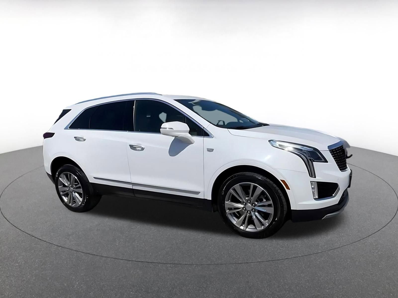 Used 2024 Cadillac XT5 Premium Luxury FWD image 2