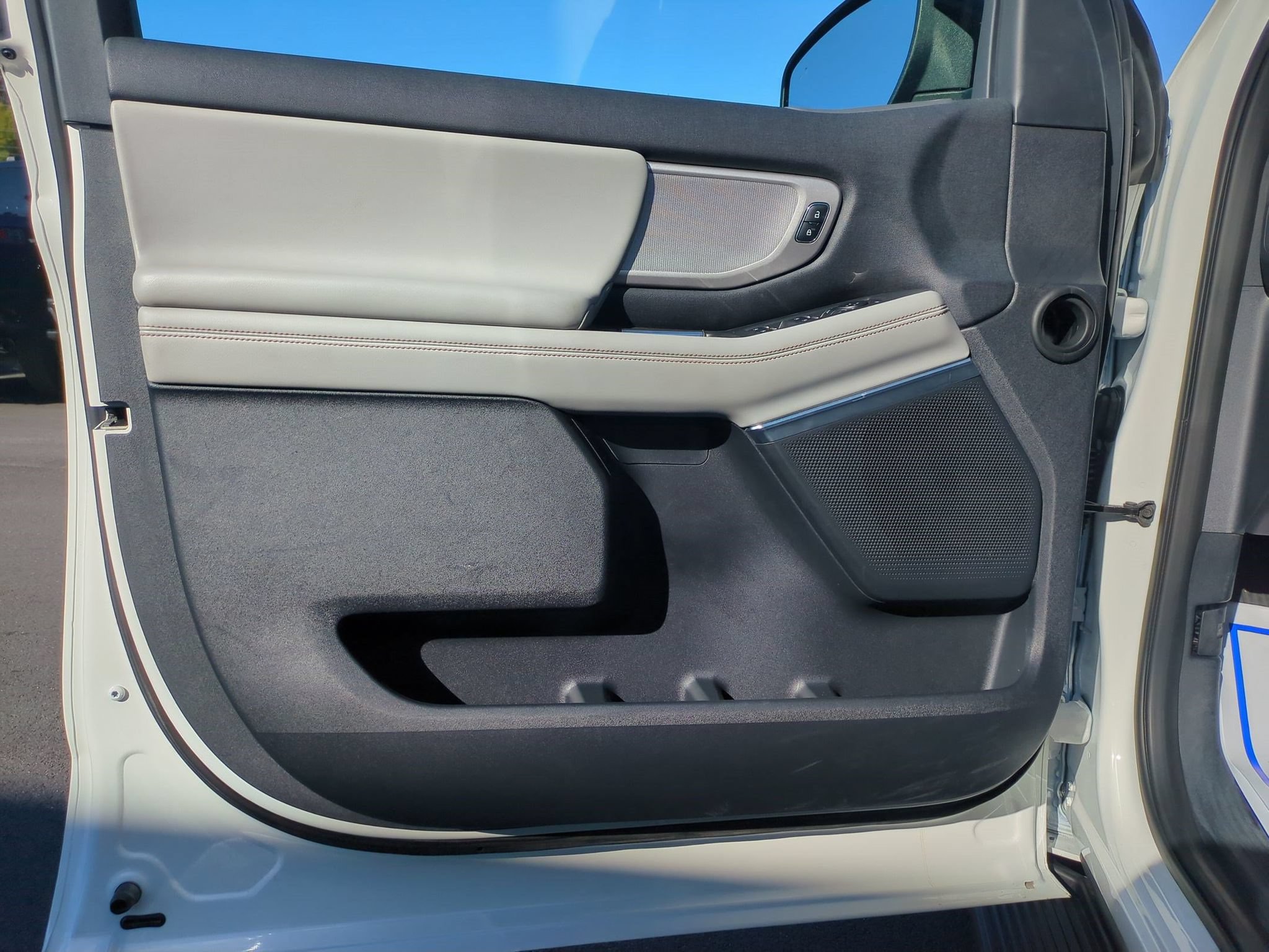 Certified 2025 Ford Expedition Active AWD/4WD image 29