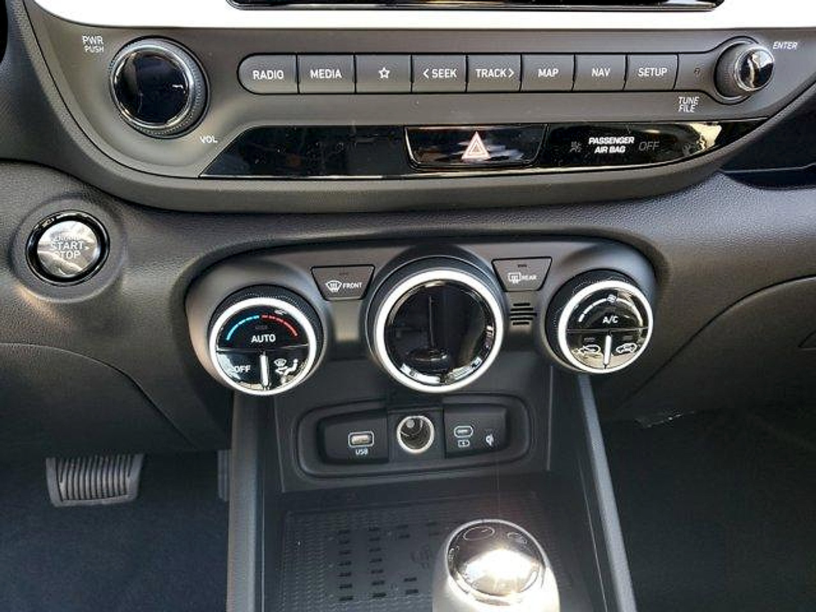 New 2025 Hyundai Venue Limited FWD image 11