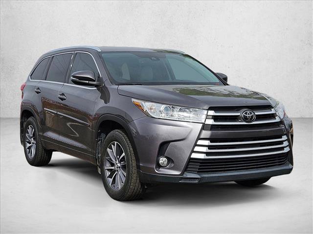 Used 2017 Toyota Highlander XLE image 3