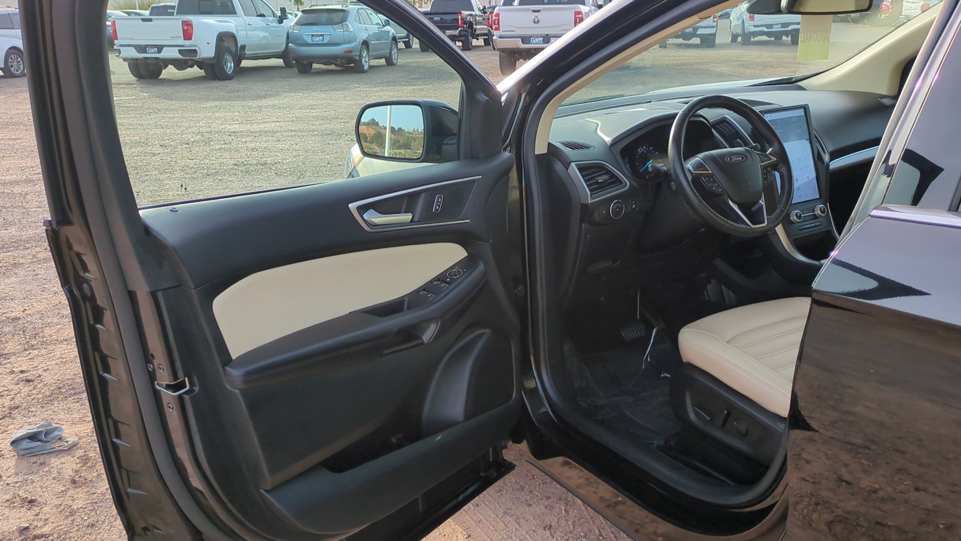 Used 2022 Ford Edge SEL w/ Convenience Package image 12