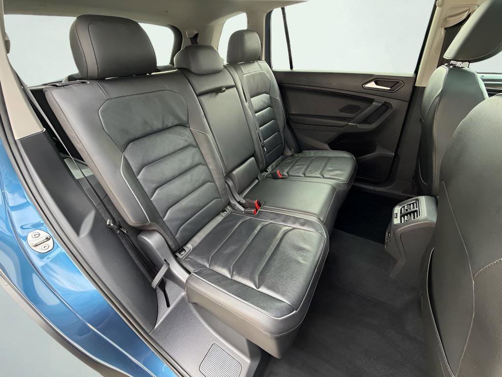 Used 2018 Volkswagen Tiguan SEL Premium image 24