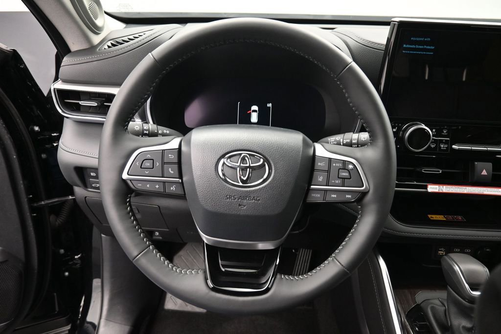 Certified 2025 Toyota Highlander Platinum AWD/4WD image 19