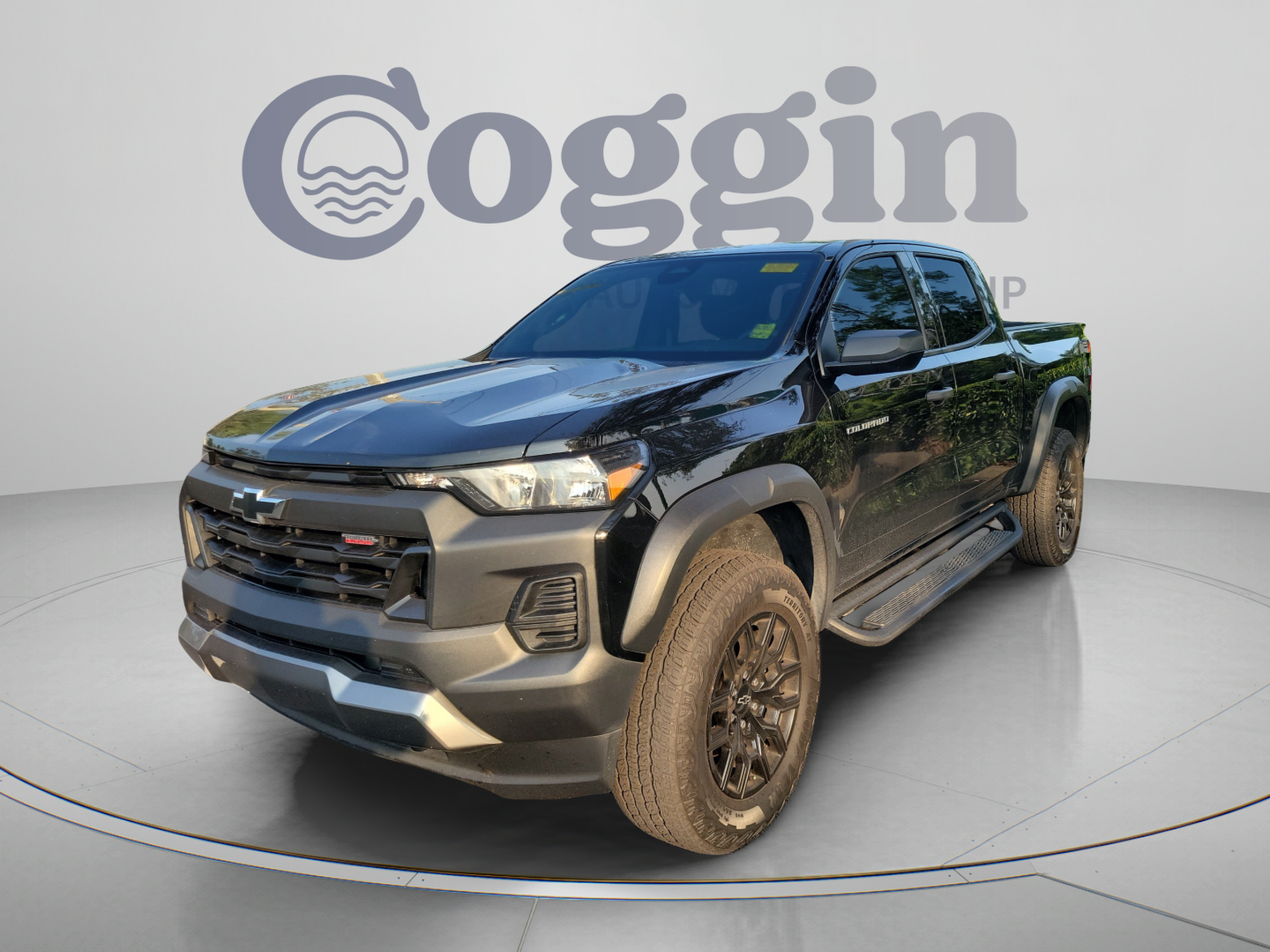 Used 2024 Chevrolet Colorado Trail Boss w/ Advanced Trailering Package AWD/4WD image 2