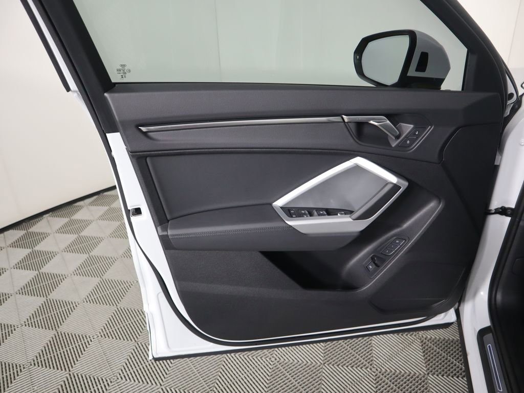 Certified 2025 Audi Q3 2.0T Premium w/ Convenience Package image 24