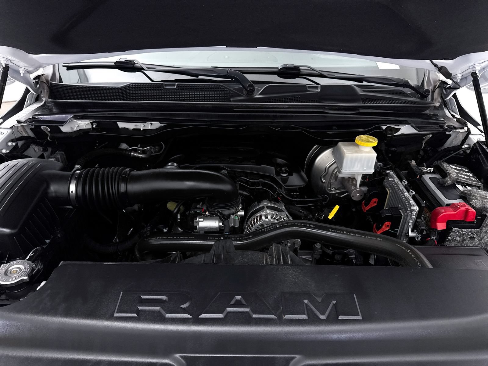 Used 2019 RAM 1500 Laramie AWD/4WD image 8