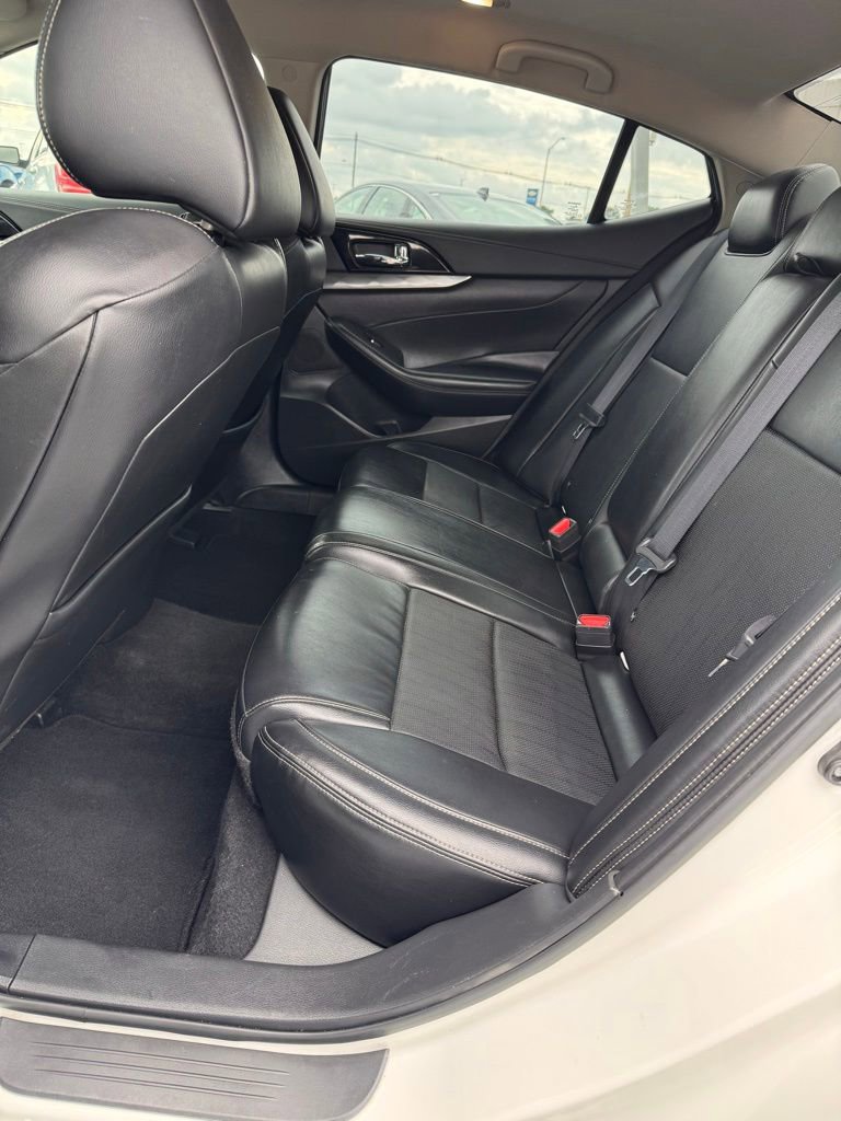 Used 2022 Nissan Maxima SV w/ Floor Mat Group FWD image 11