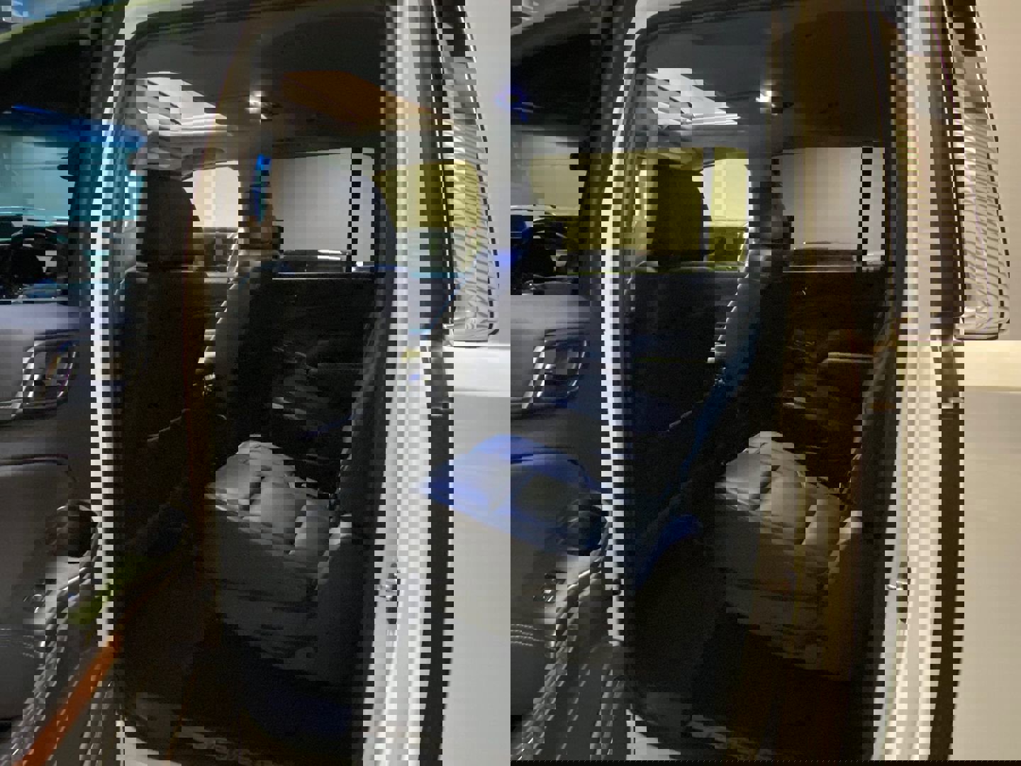 Used 2017 Chevrolet Suburban Premier image 37