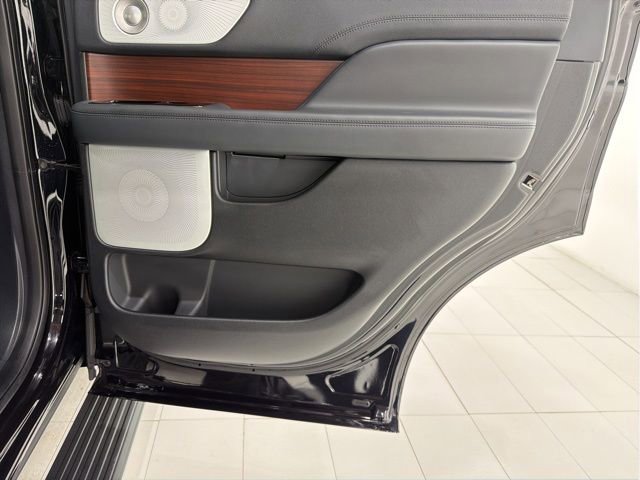 Used 2022 Lincoln Navigator Reserve AWD/4WD image 23