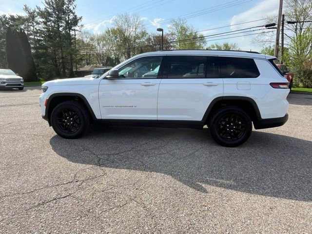 Used 2023 Jeep Grand Cherokee L Laredo AWD/4WD image 2
