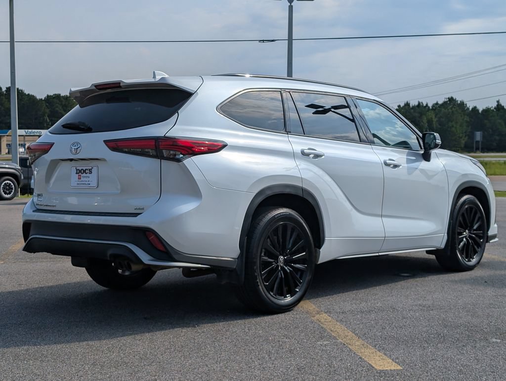 Used 2023 Toyota Highlander XSE FWD image 5