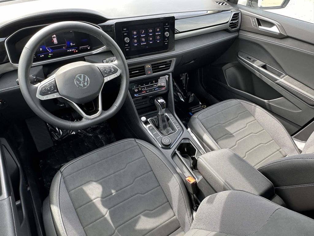 New 2025 Volkswagen Taos SE AWD/4WD image 9
