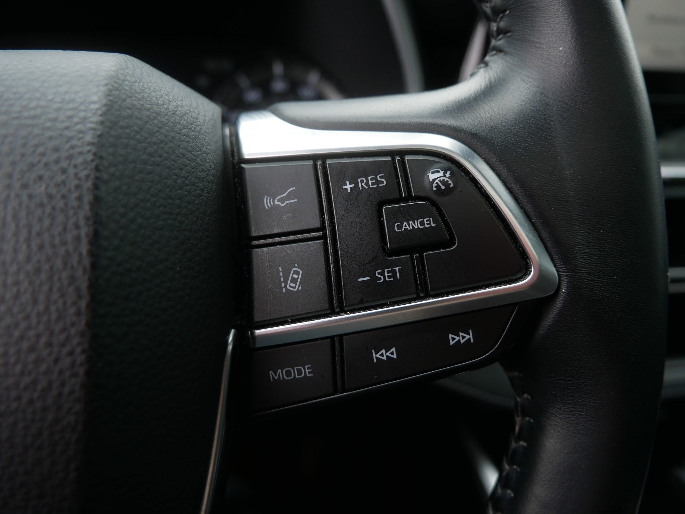 Used 2020 Toyota Highlander XLE AWD/4WD image 28