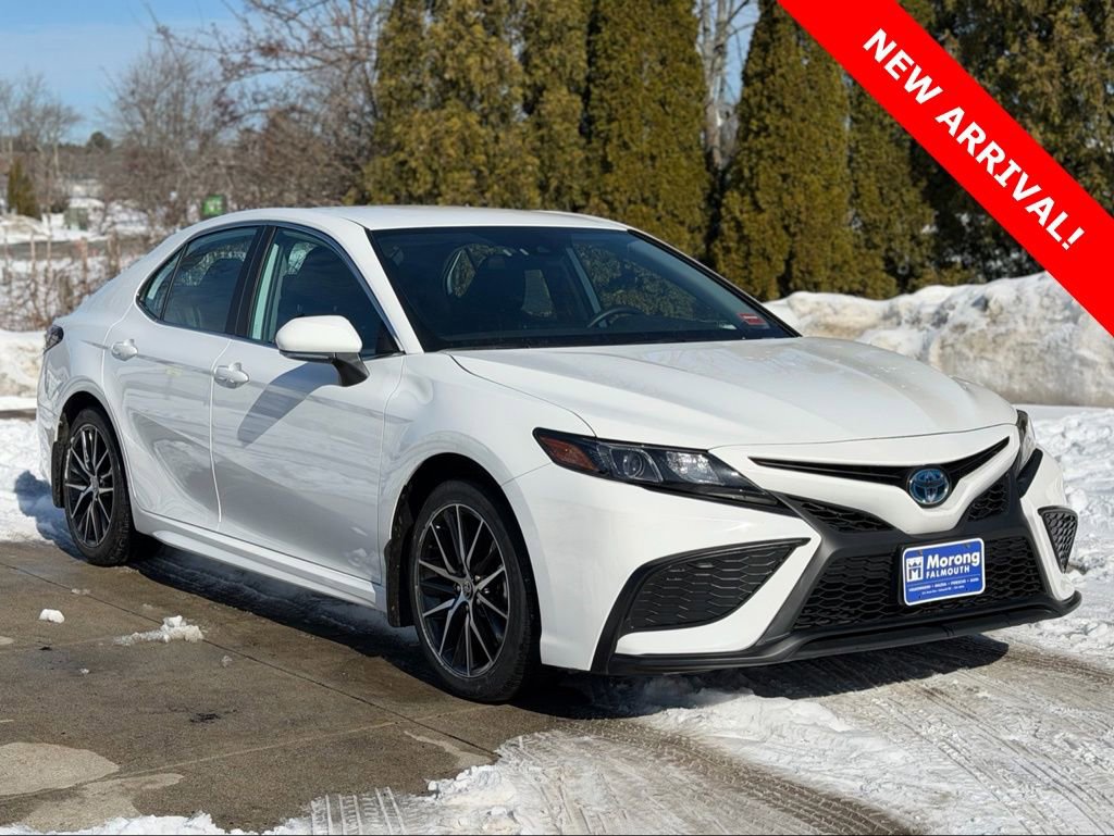 Used 2024 Toyota Camry SE image 1
