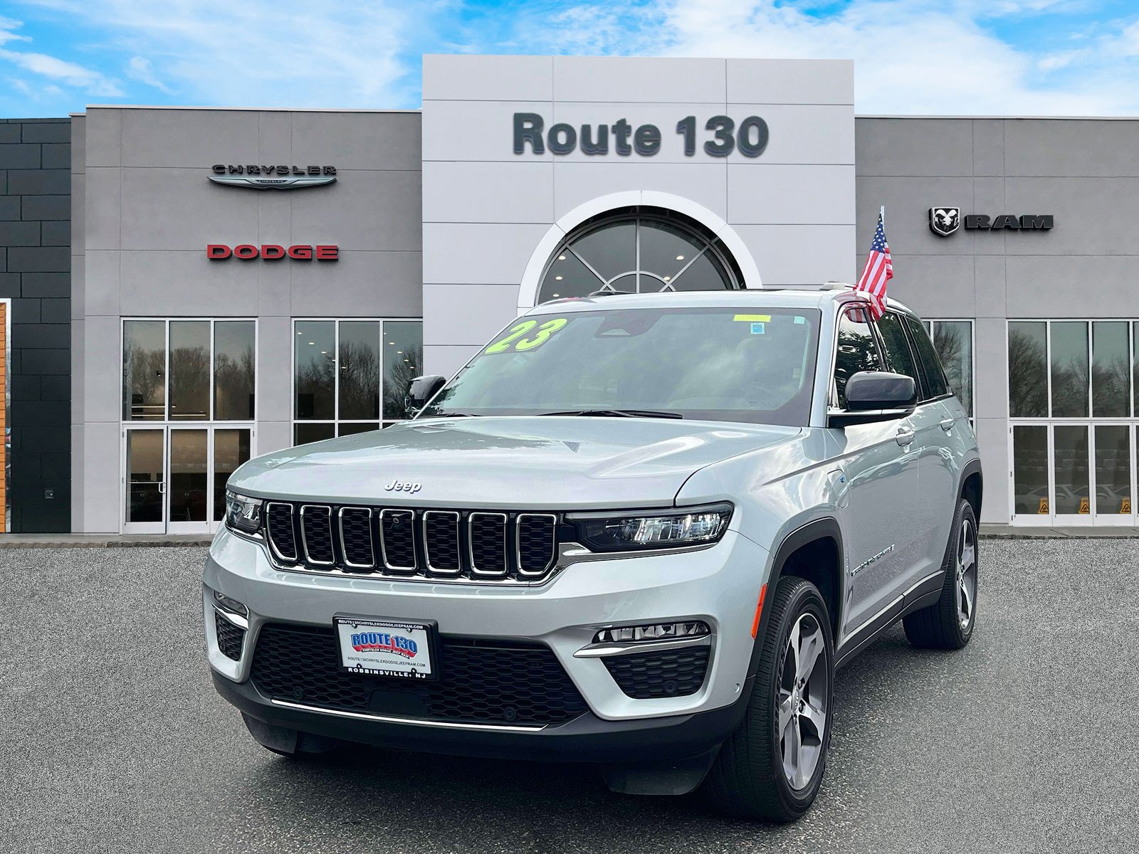 Used 2023 Jeep Grand Cherokee 4WD 4xe w/ Luxury Tech Group II image 2