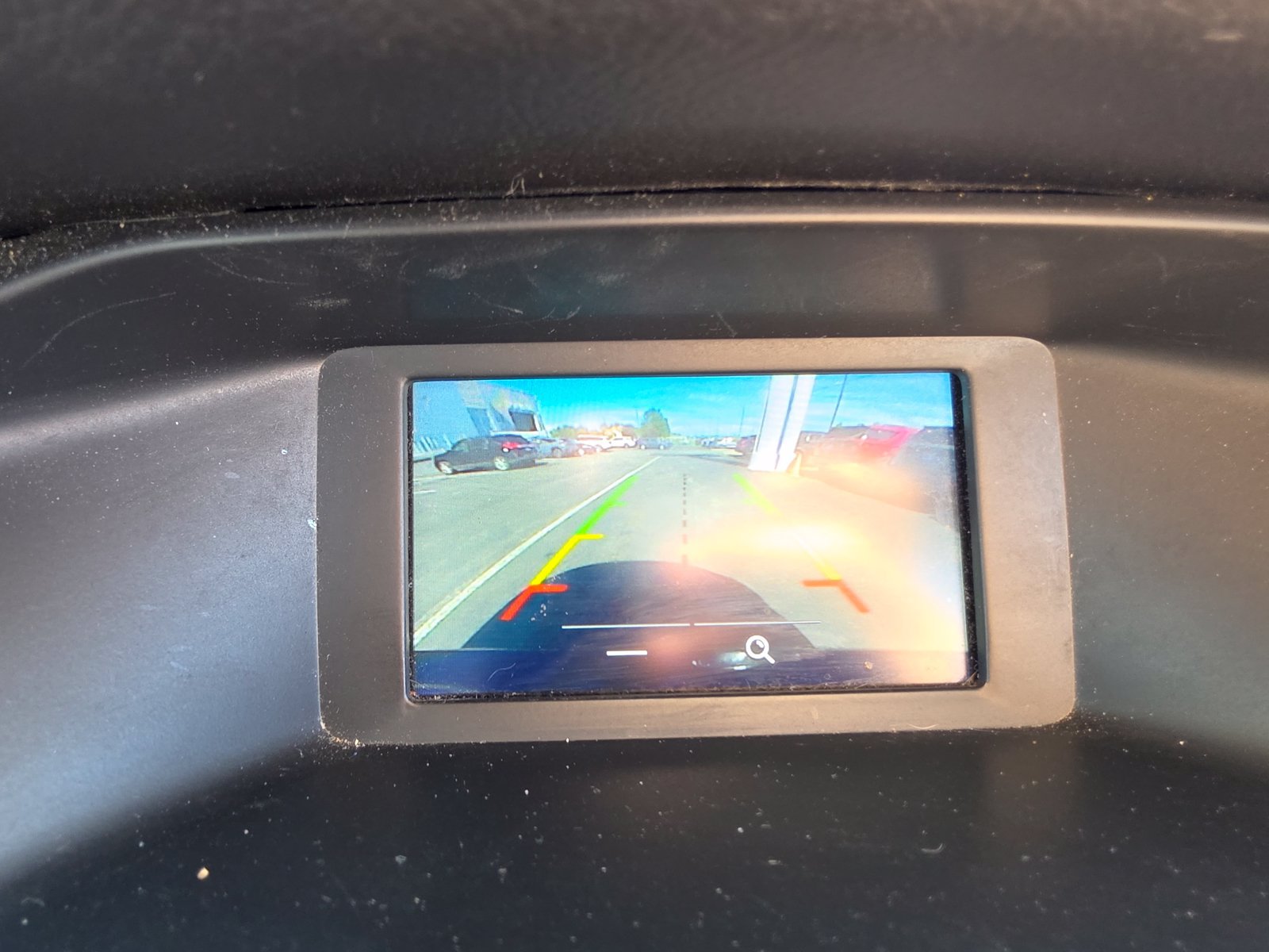 Used 2018 Ford Focus SE w/ SE Appearance Package FWD image 20