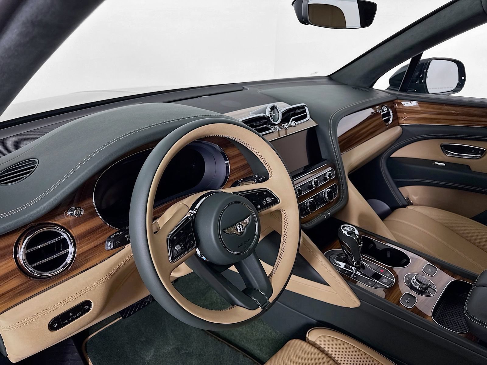 Certified 2025 Bentley Bentayga AWD/4WD image 11