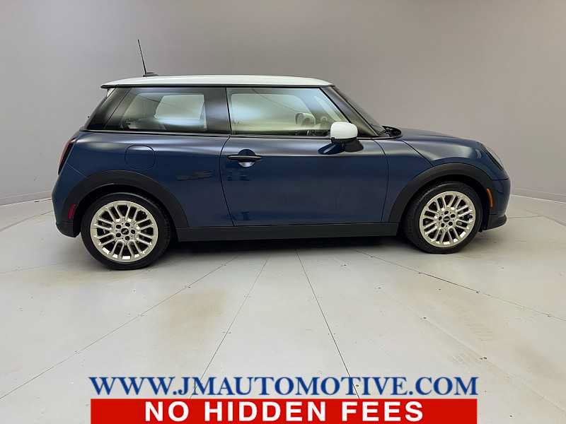 Used 2025 MINI Cooper 2-Door Hardtop FWD image 6