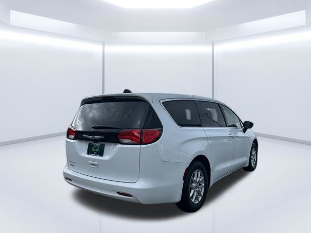 Used 2024 Chrysler Voyager LX FWD image 12
