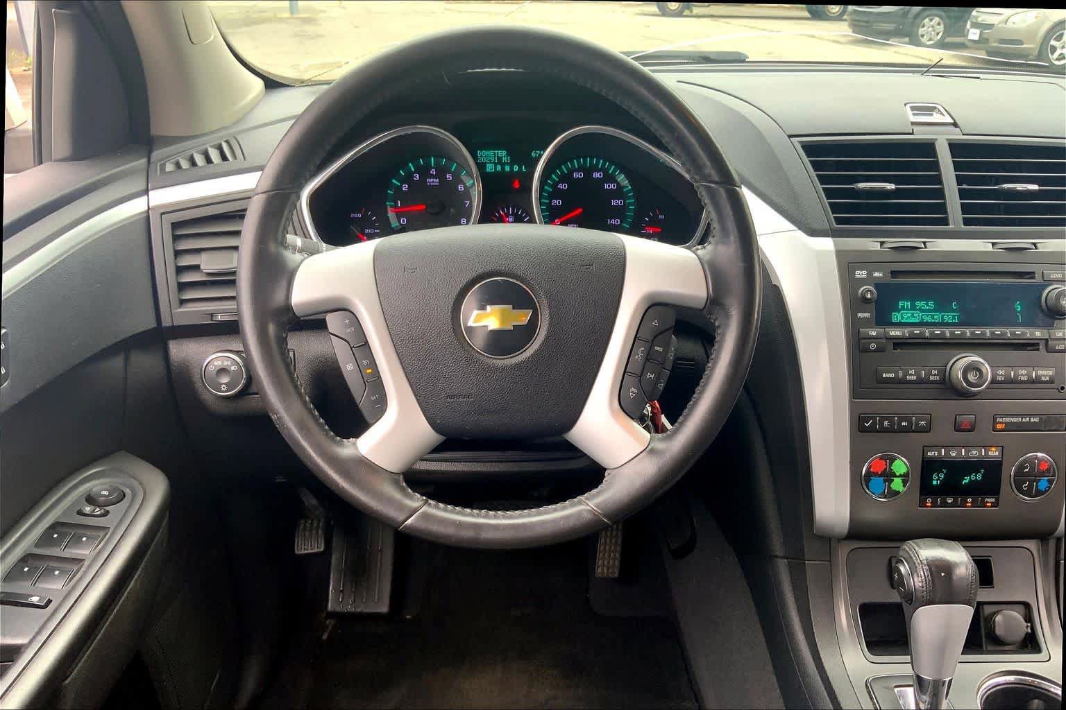 Used 2011 Chevrolet Traverse LT w/ White Premiere Package FWD image 5