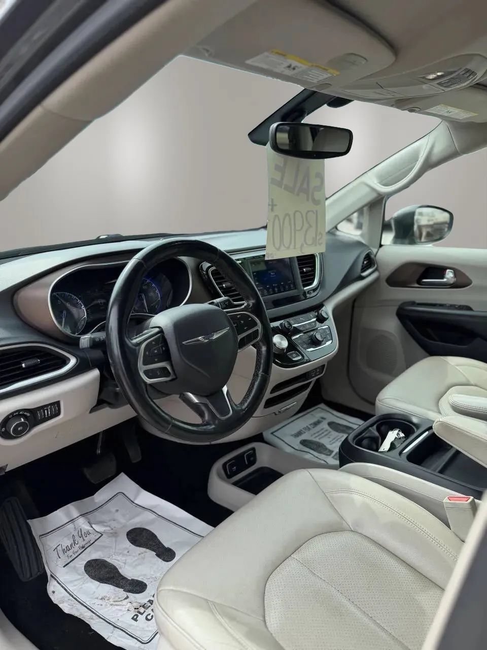 Used 2019 Chrysler Pacifica Touring-L FWD image 10