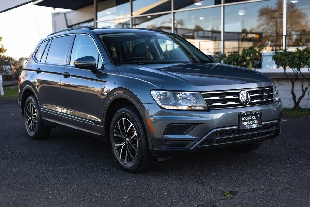 Used 2021 Volkswagen Tiguan SE w/ Panoramic Sunroof Package image 7