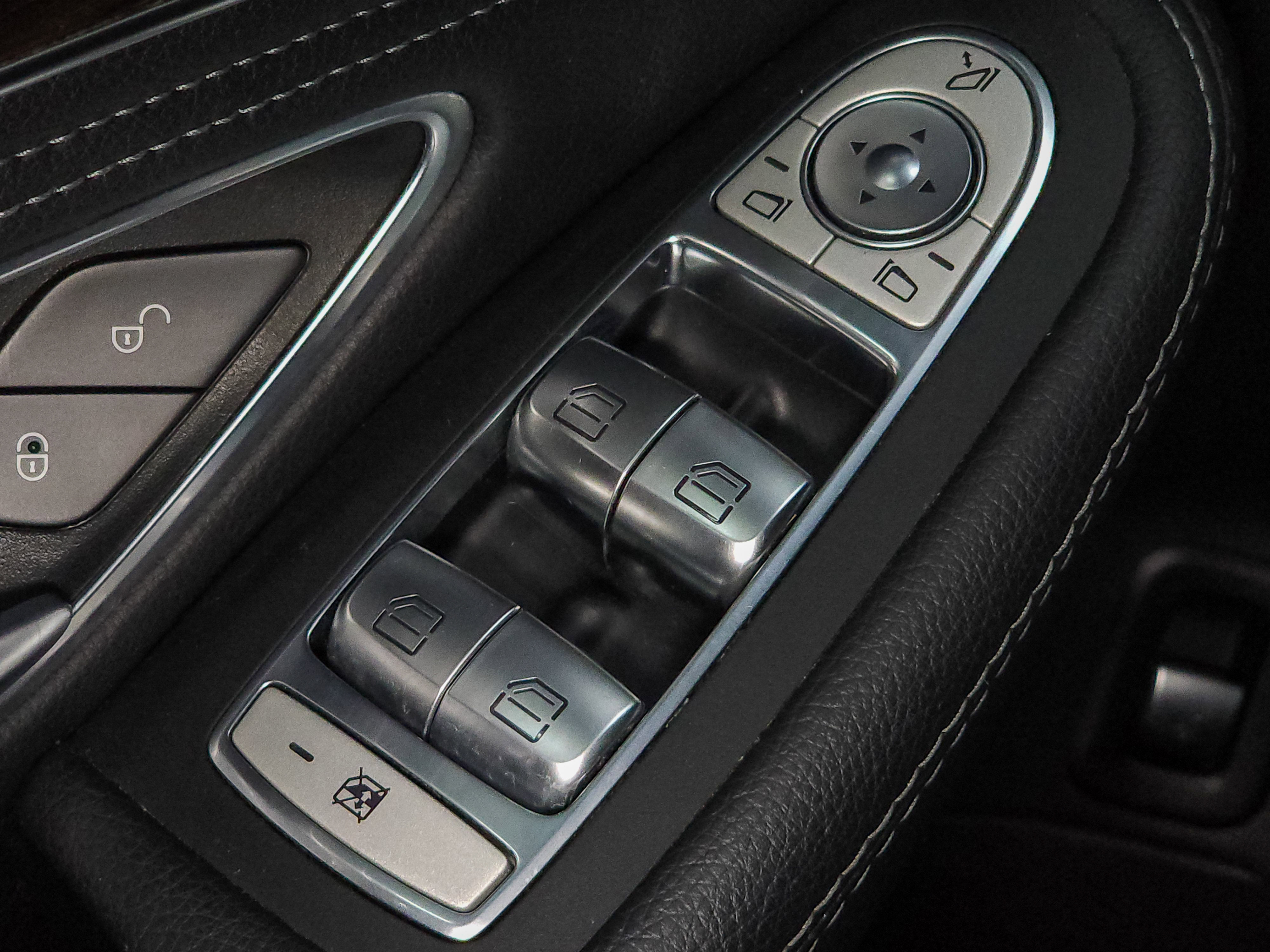 Used 2015 Mercedes-Benz C 300 4MATIC Sedan image 19