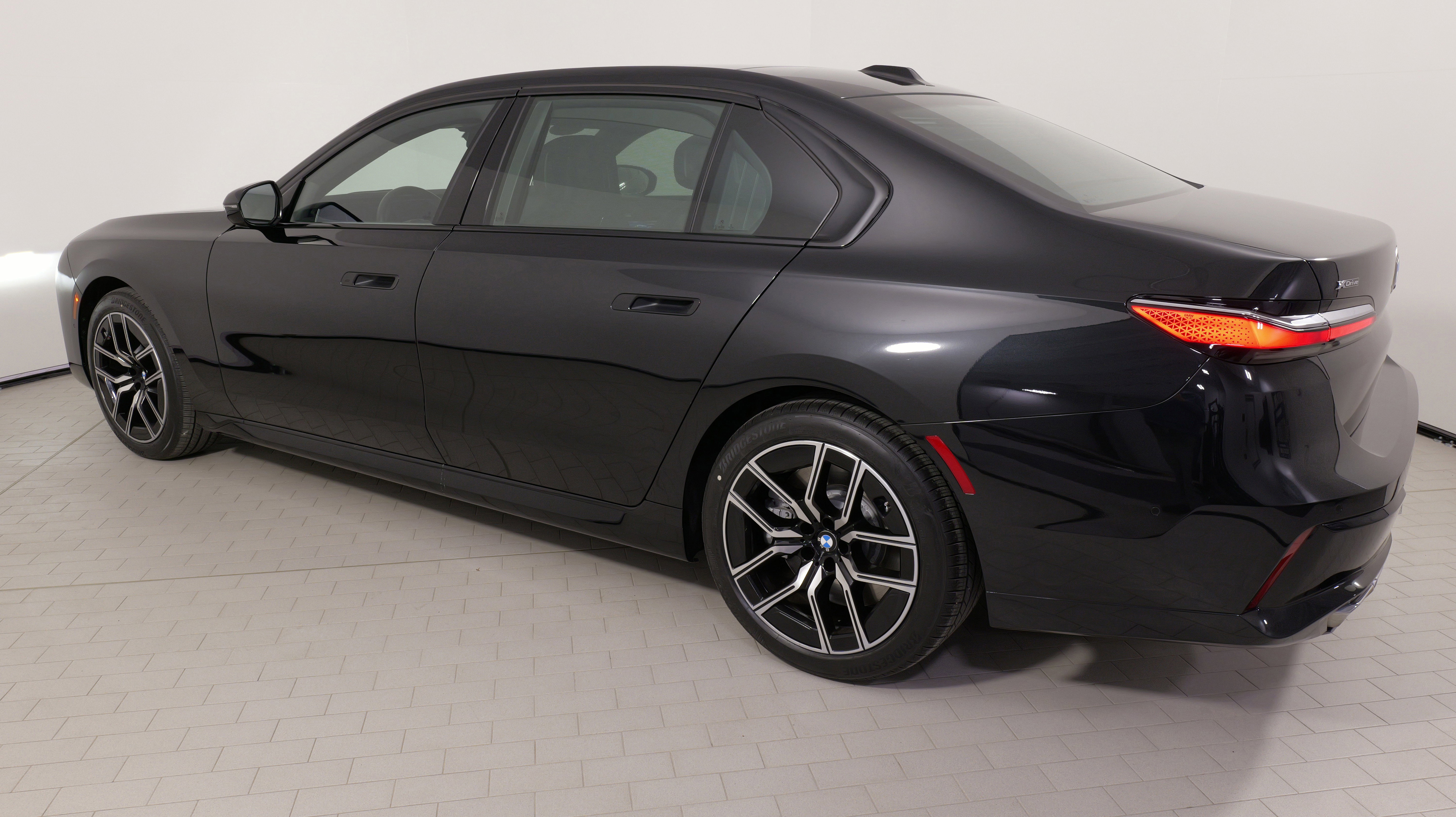 Used 2023 BMW 760i xDrive image 12