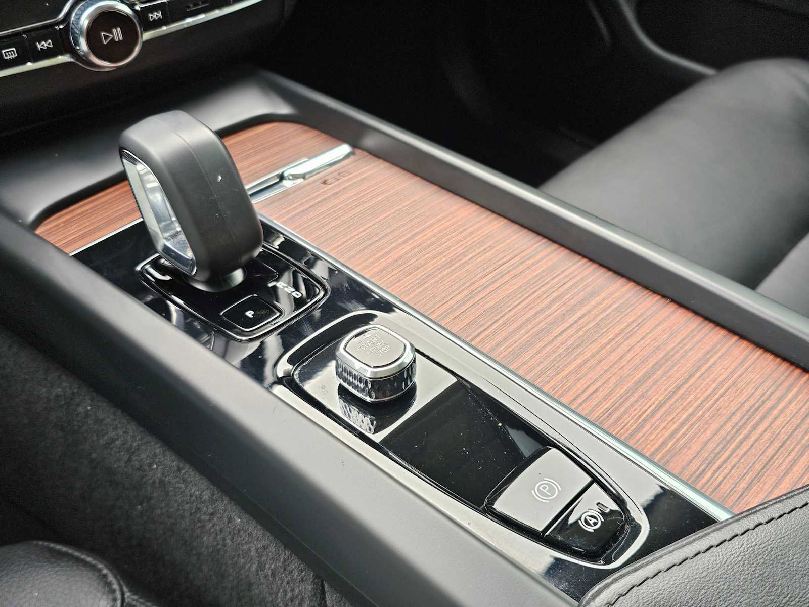 Certified 2023 Volvo XC60 B5 Plus w/ Climate Package image 26