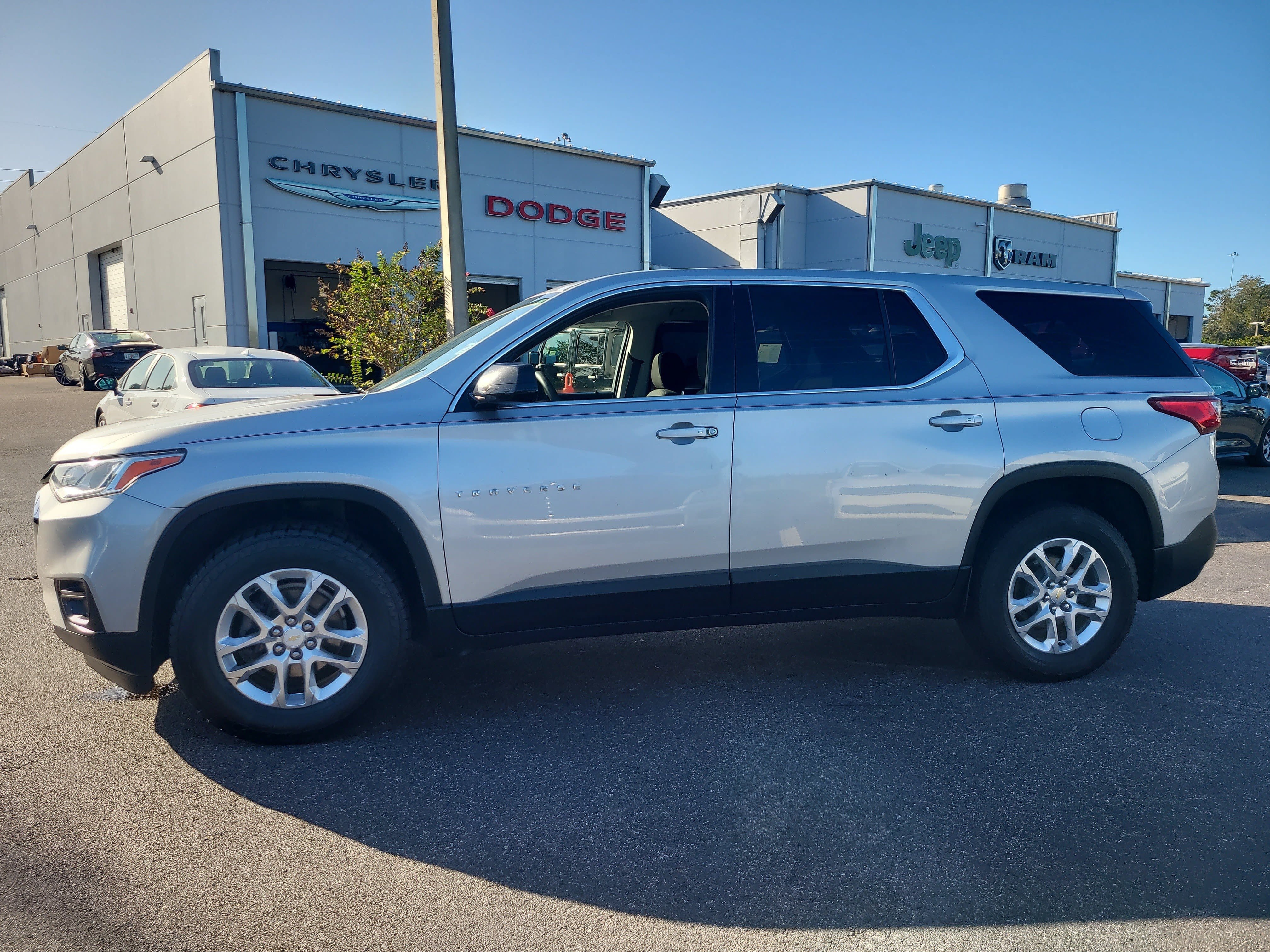 Used 2020 Chevrolet Traverse LS FWD image 7