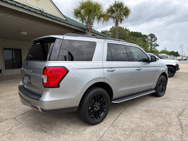 Used 2022 Ford Expedition XLT AWD/4WD image 4