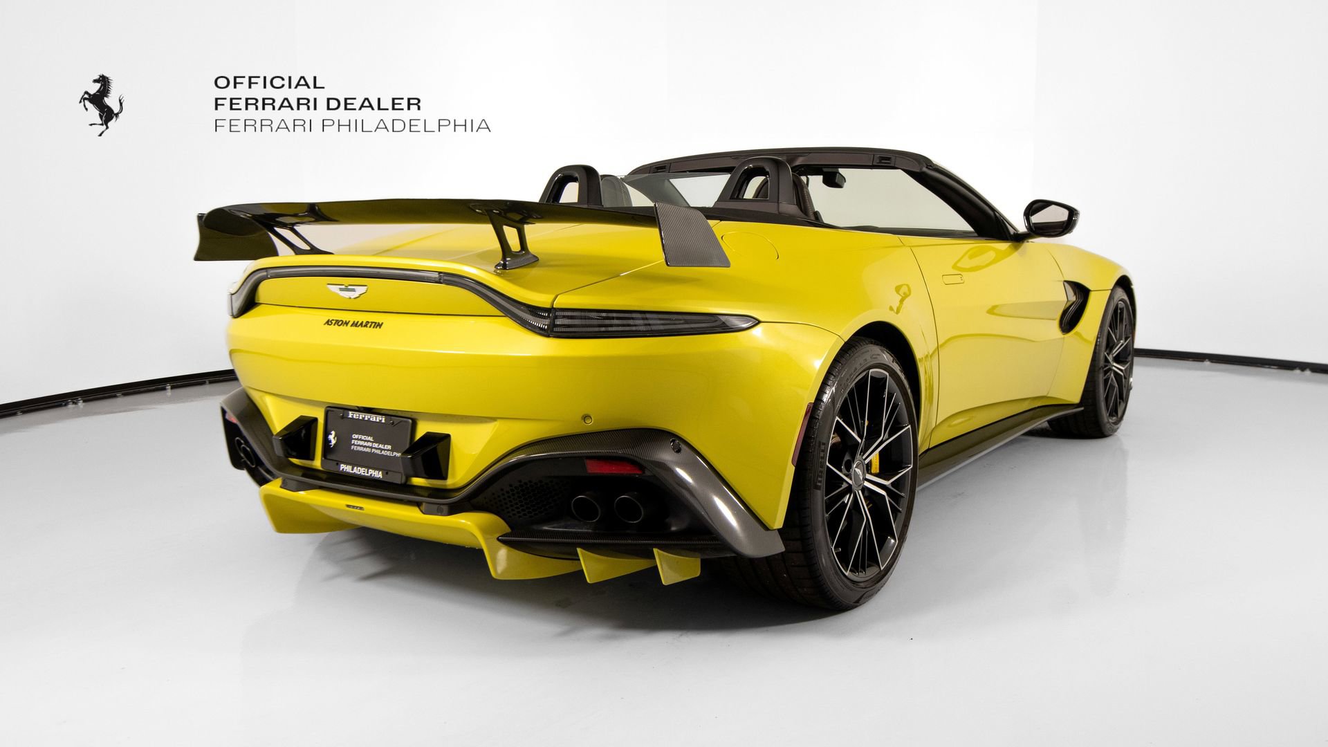 Used 2021 Aston Martin V8 Vantage Roadster image 28