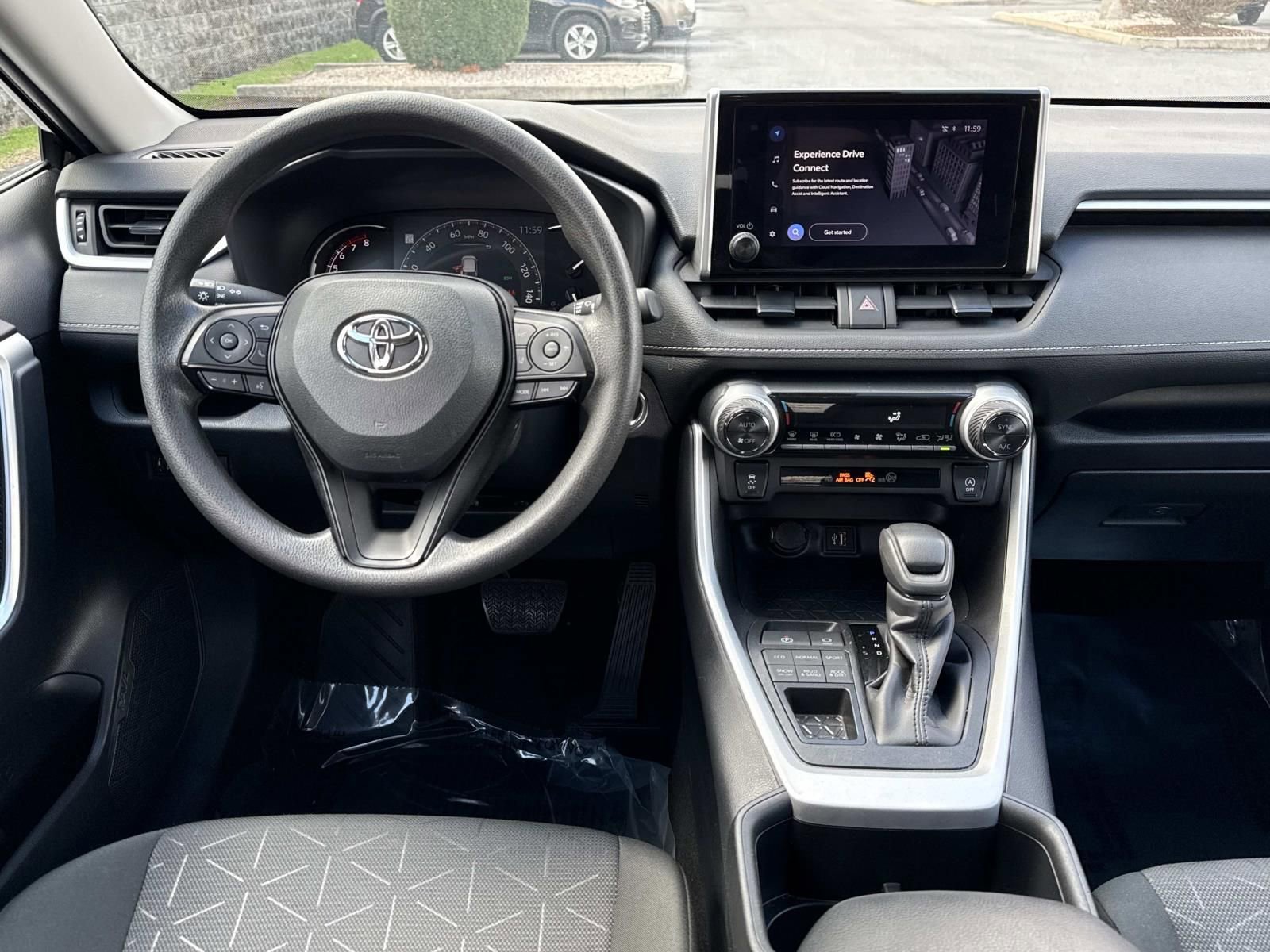 Used 2025 Toyota RAV4 XLE AWD/4WD image 8