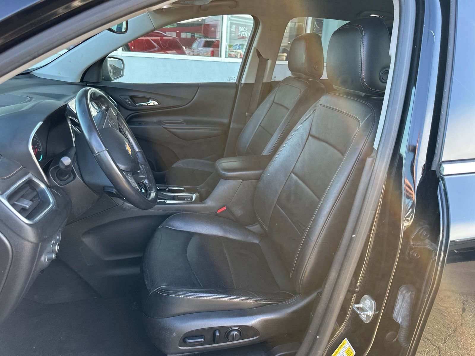 Used 2018 Chevrolet Equinox Premier w/ Infotainment II Package AWD/4WD image 18