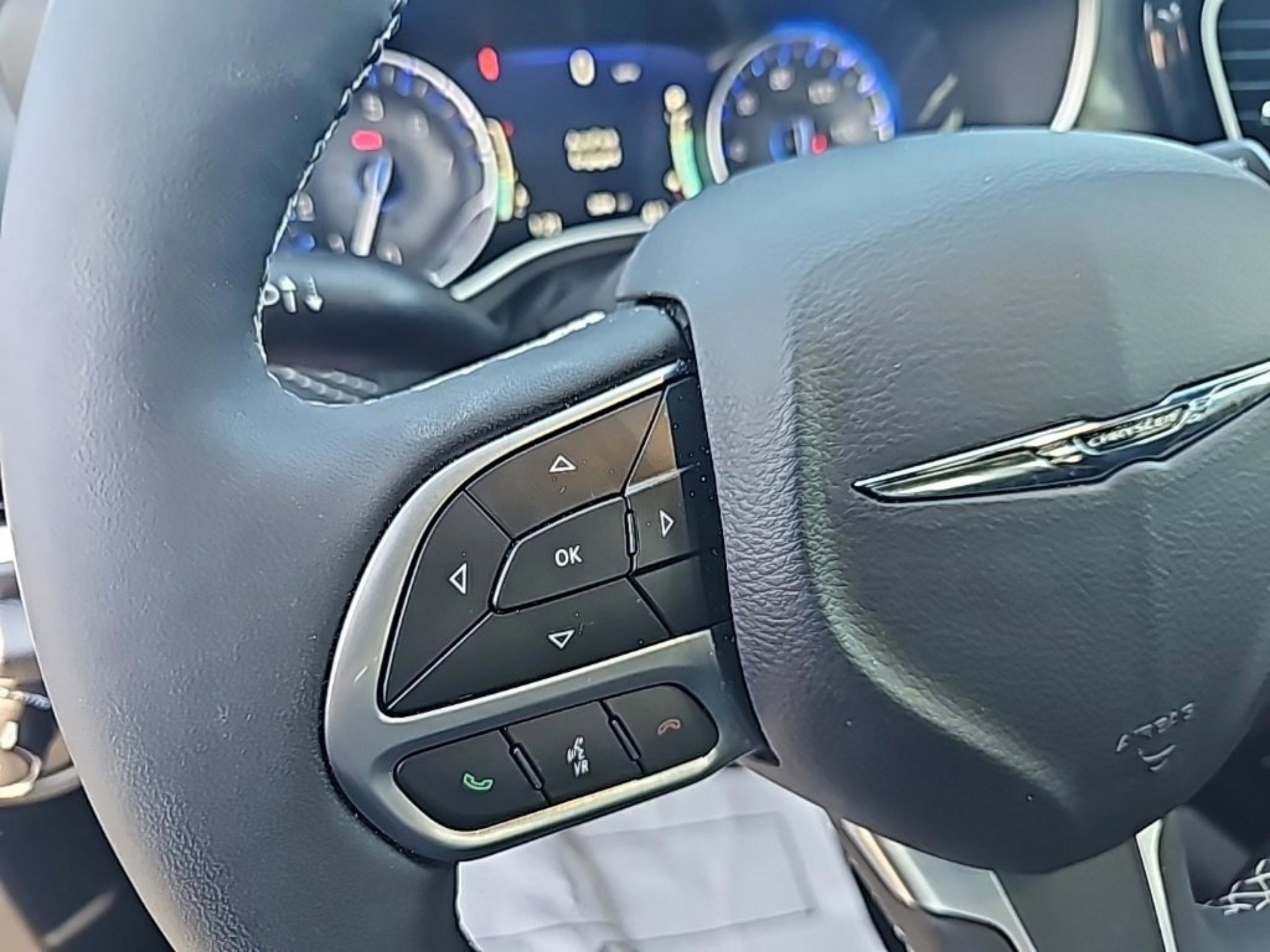 Used 2026 Chrysler Pacifica Select image 20