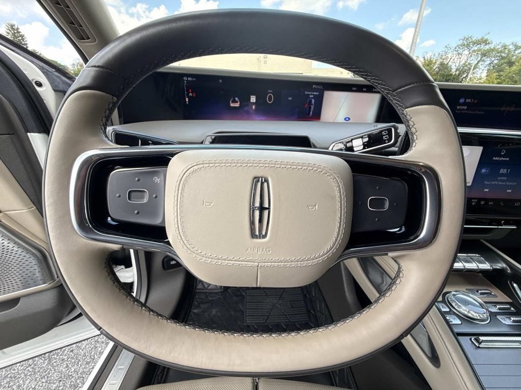 Used 2024 Lincoln Nautilus Reserve w/ Equipment Group 203A AWD/4WD image 11