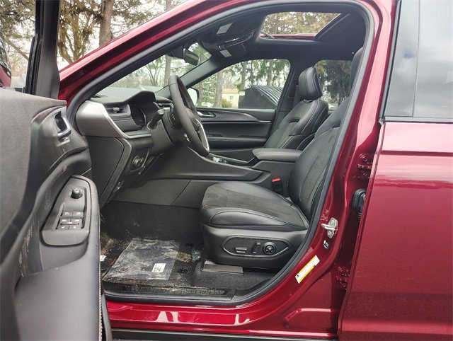 New 2025 Jeep Grand Cherokee Altitude w/ Trailer Tow Package image 2