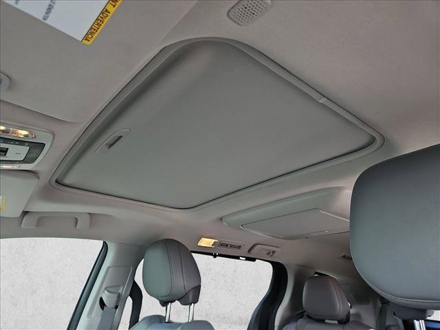 Used 2023 Toyota Sienna Limited AWD/4WD image 16
