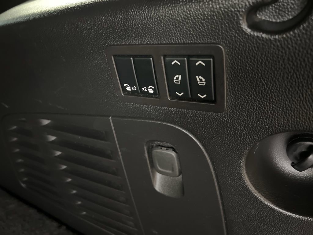 Used 2018 Cadillac Escalade ESV Platinum AWD/4WD image 43