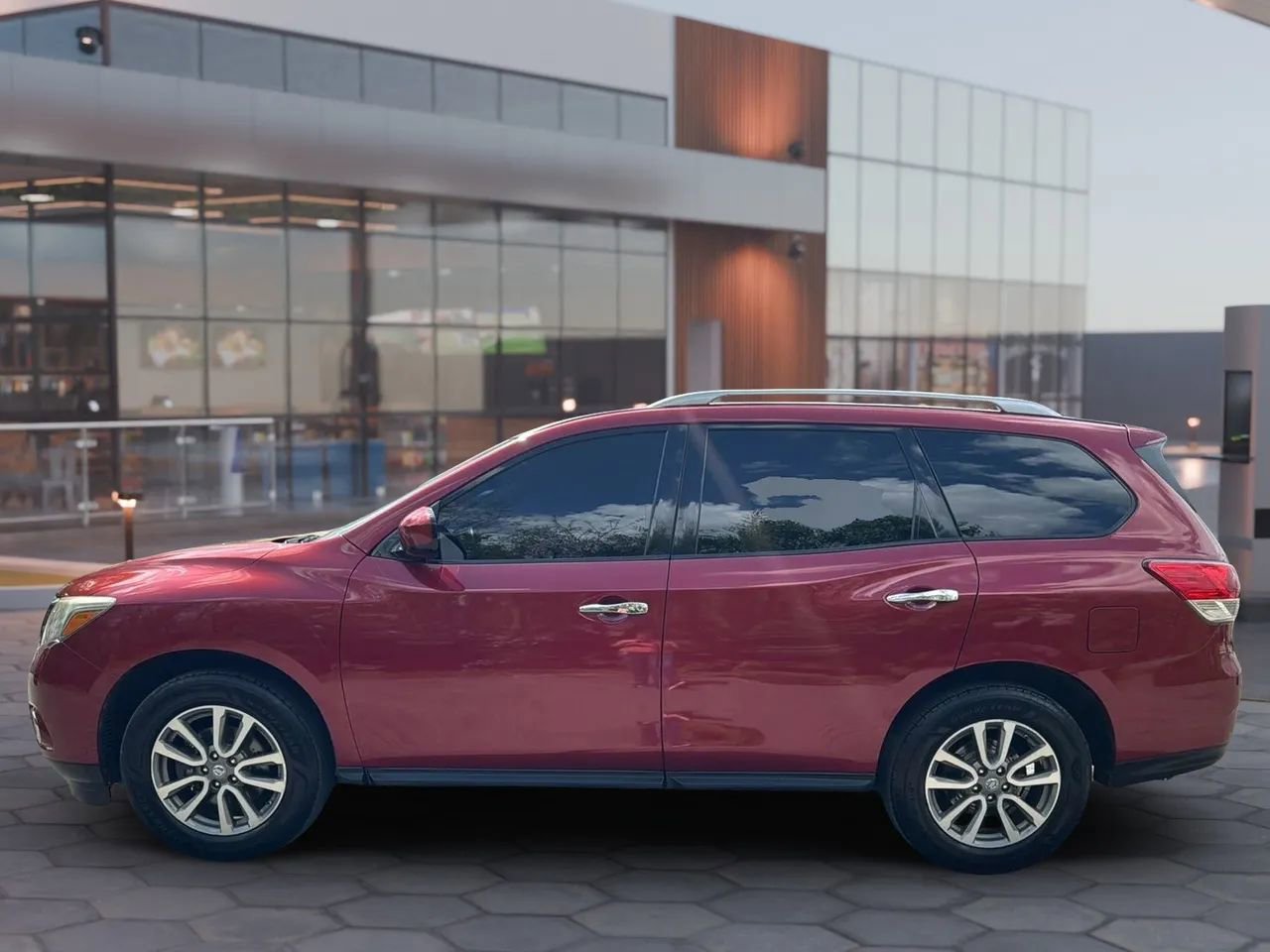 Used 2016 Nissan Pathfinder SV image 8