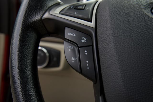 Used 2019 Ford Fusion SE FWD image 21