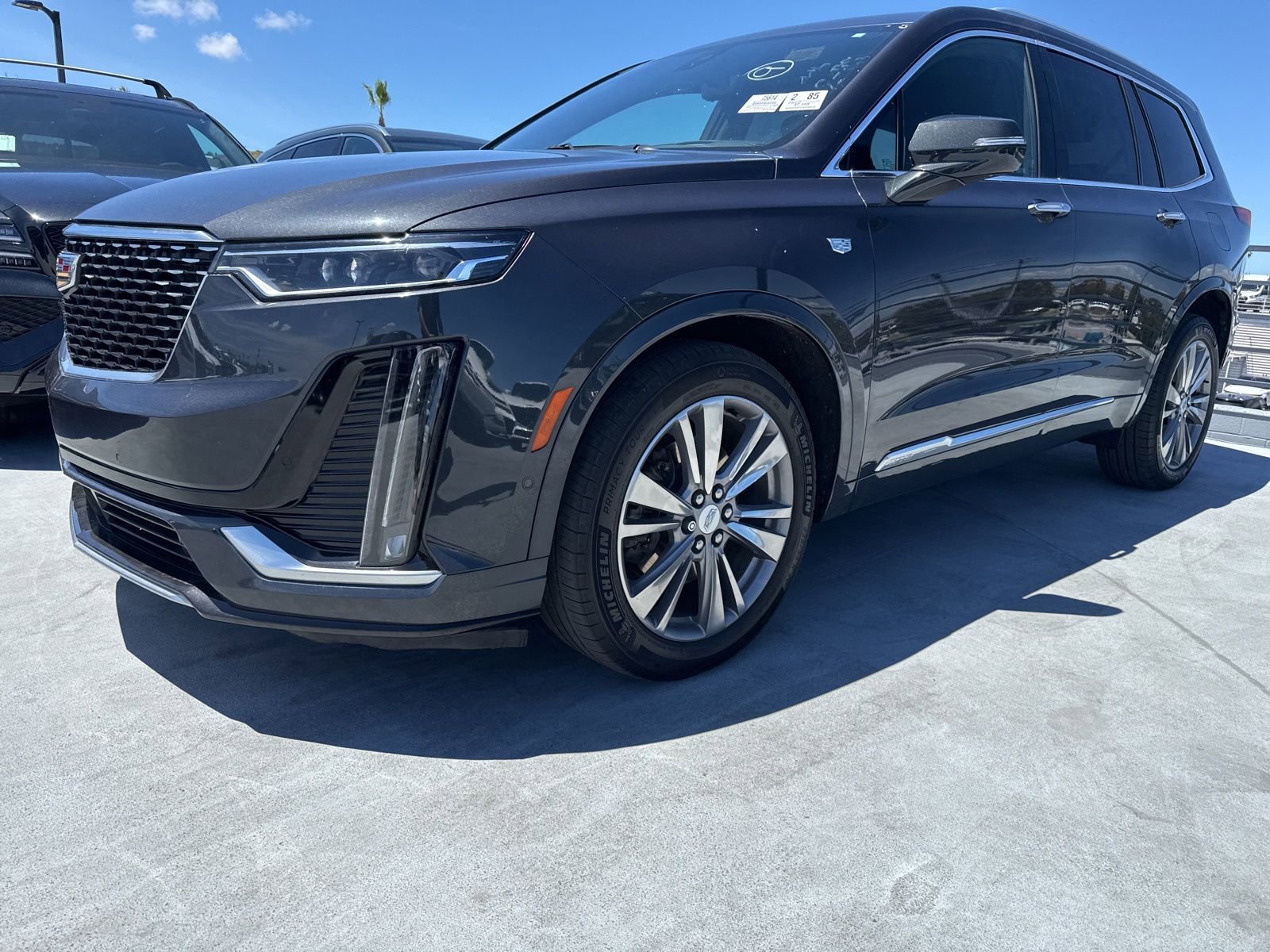 Used 2022 Cadillac XT6 Premium Luxury w/ Platinum Package AWD/4WD image 2