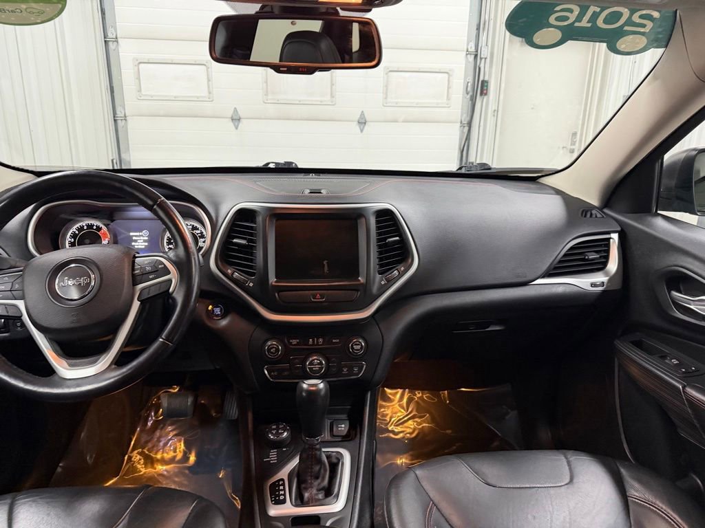 Used 2016 Jeep Cherokee Trailhawk w/ Comfort/Convenience Group AWD/4WD image 23